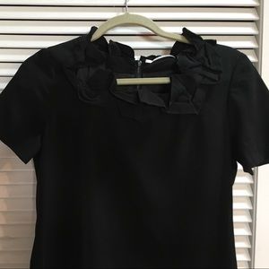 🥂Tahari Black Sheath Dress w/Ruffle Collar🥂